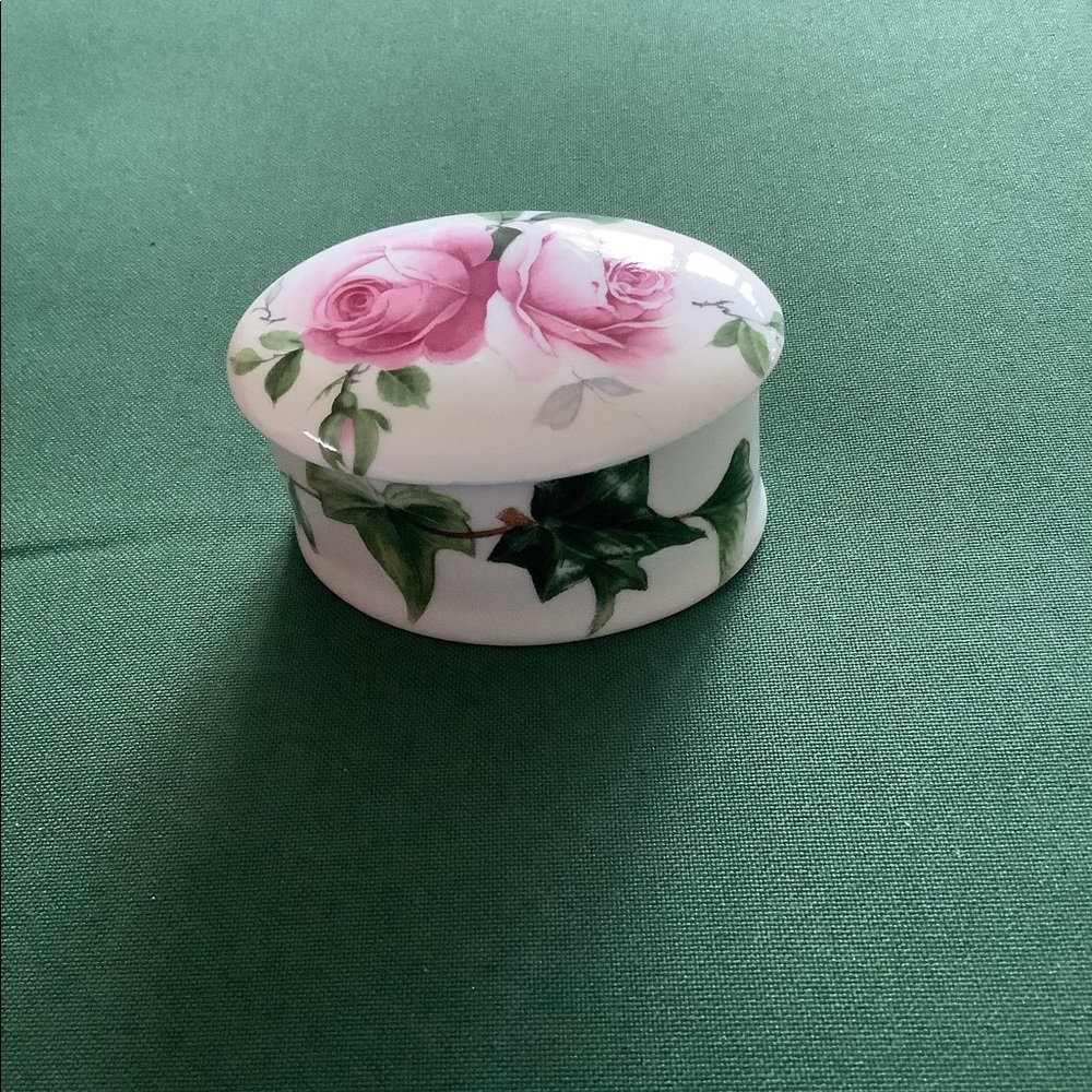 Crownford Fine Bone China Vintage Trinket. - Picture 2 of 10